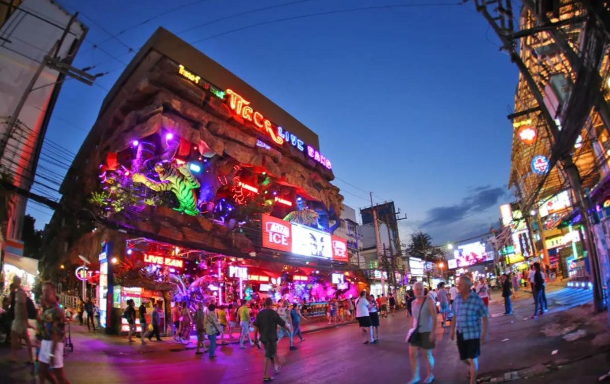 Break Point Hotel Patong Exterior foto